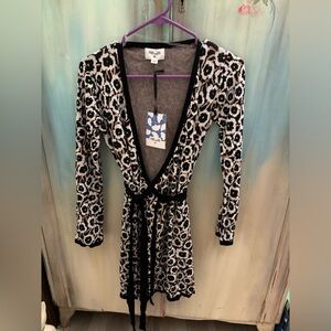 Diane Von Furstenberg XXS women long sleeve vneck neutral poppy sweater wrap top
